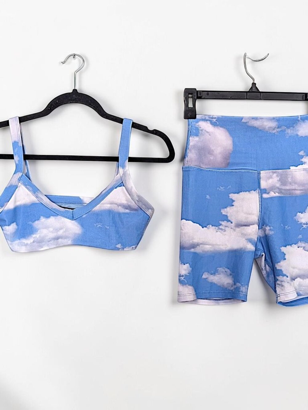 Beach Riot workout set clouds sky blue Elle gym bra  & high rise bike shorts S/M